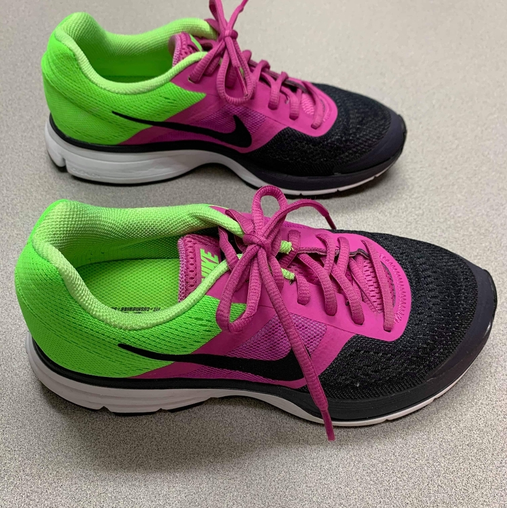 NIKE Women's Size 8 Like New